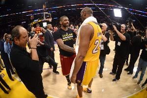 😠欧文：科黑可以闭嘴了 整得他好像不是历史最佳球员之一一样