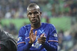 记者：选择性或强制性，拜仁和切尔西还在讨论杰克逊的买断条款